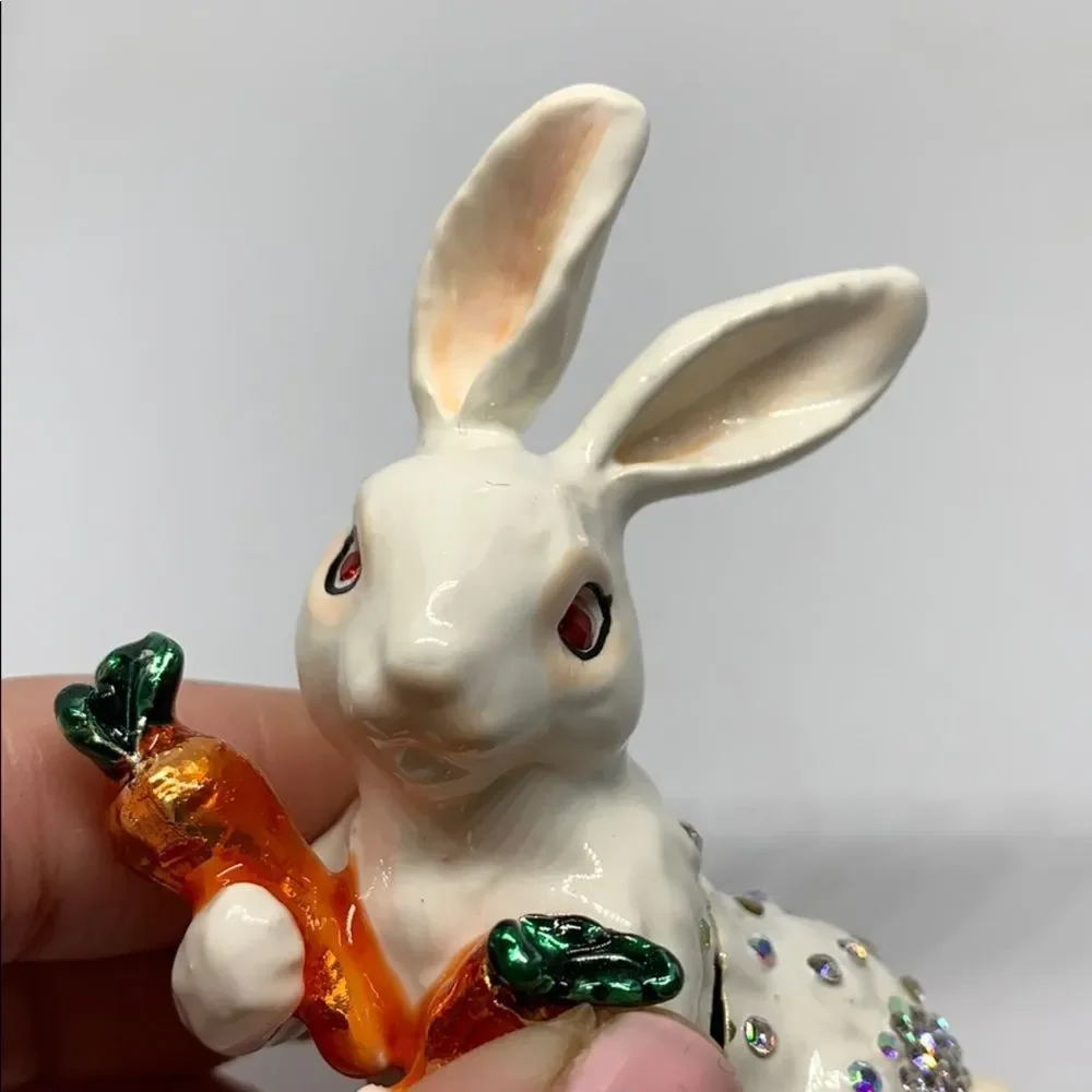Rabbit 🐰 secret container